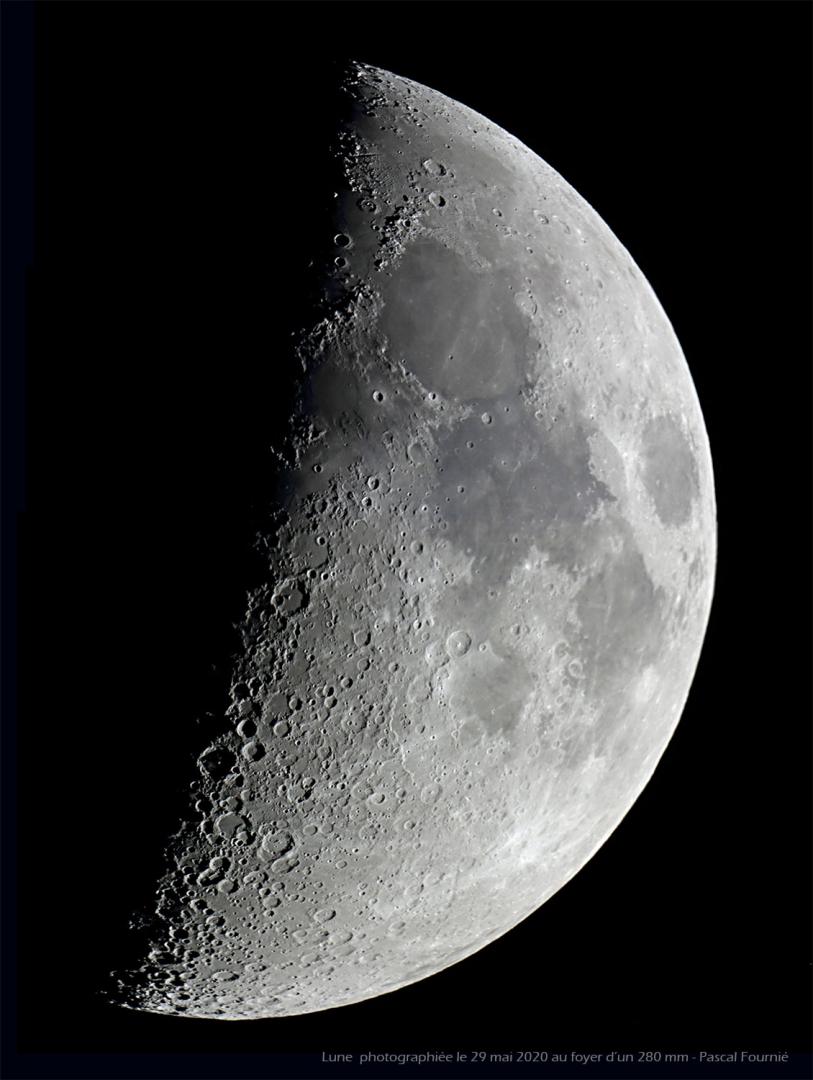 Quasi premier quartier de Lune